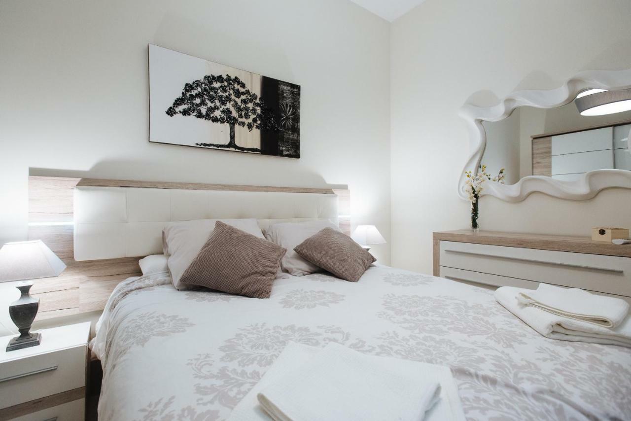 Luxury Apartment Penuelas Free Parking Sevilla Kültér fotó